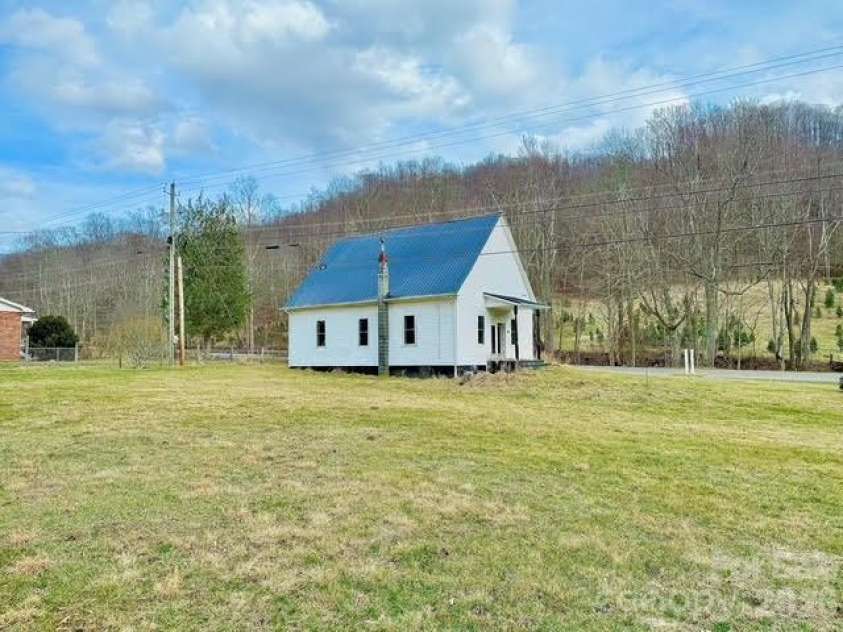 6367 NC 261 Highway, Bakersville, NC 28705.  MLS# CAR4354167, YatesRealty ID 3112. 