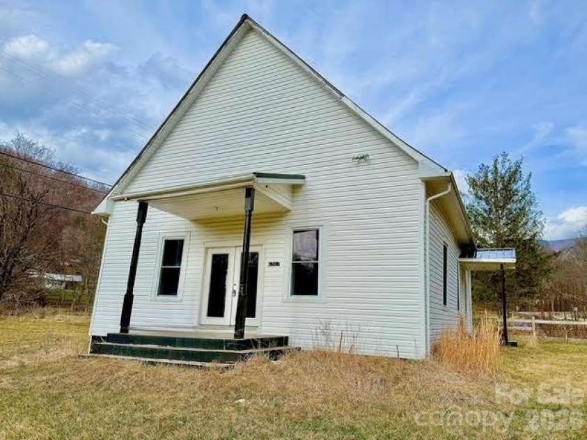 6367 NC 261 Highway, Bakersville, NC 28705.  MLS# CAR4354167, YatesRealty ID 3112. 
