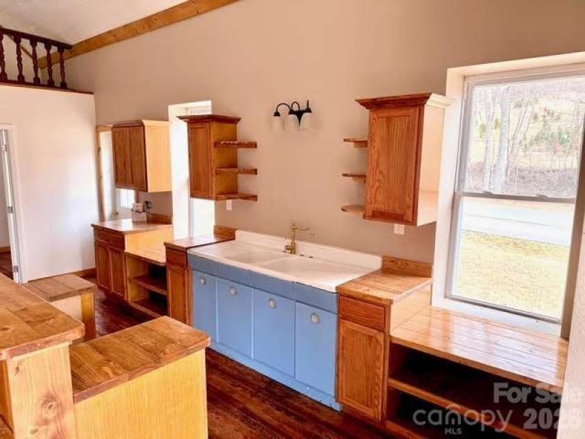 6367 NC 261 Highway, Bakersville, NC 28705.  MLS# CAR4354167, YatesRealty ID 3112. 