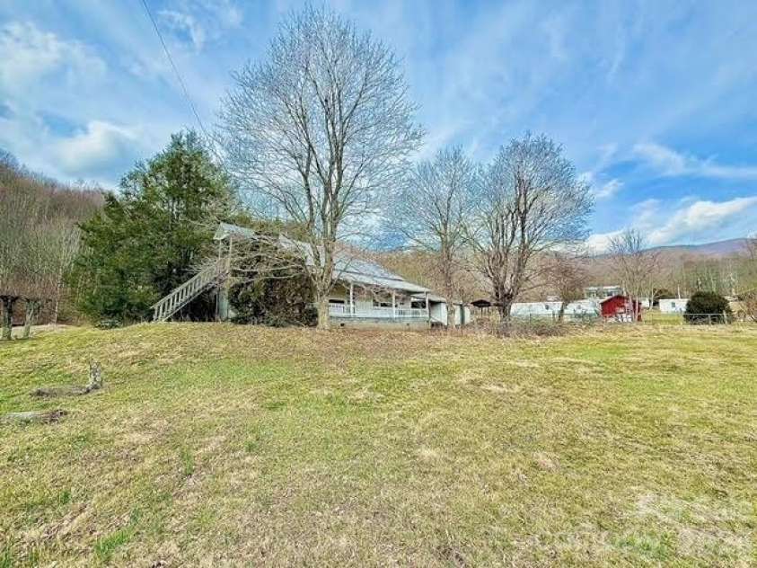 6367 NC 261 Highway, Bakersville, NC 28705.  MLS# CAR4354167, YatesRealty ID 3112. 