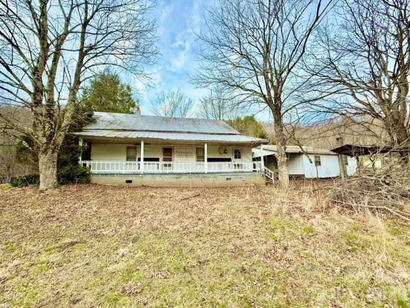 6367 NC 261 Highway, Bakersville, NC 28705.  MLS# CAR4354167, YatesRealty ID 3112. 