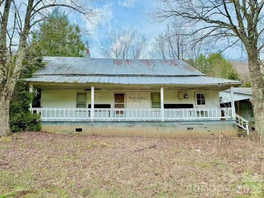 6367 NC 261 Highway, Bakersville, NC 28705.  MLS# CAR4354167, YatesRealty ID 3112. 