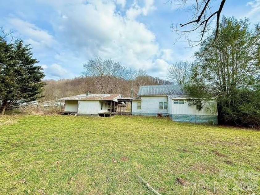 6367 NC 261 Highway, Bakersville, NC 28705.  MLS# CAR4354167, YatesRealty ID 3112. 