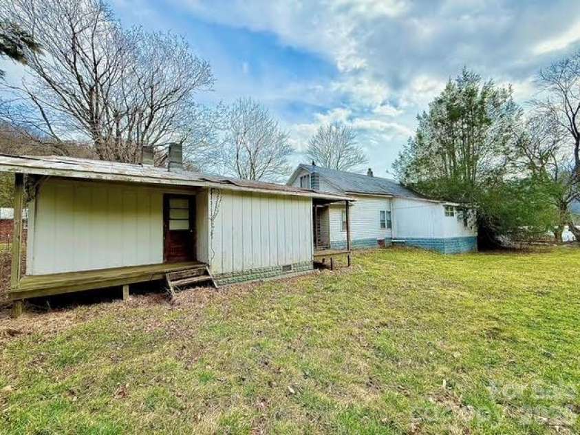 6367 NC 261 Highway, Bakersville, NC 28705.  MLS# CAR4354167, YatesRealty ID 3112. 