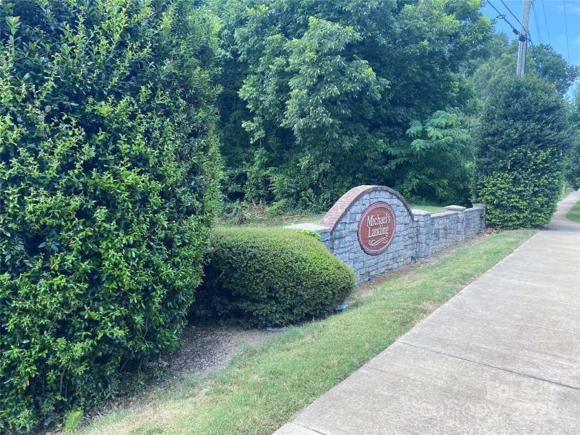7224 Michaels Landing Drive, Charlotte, NC 28262.  MLS# CAR4283823, YatesRealty ID 31120. Community Entrance