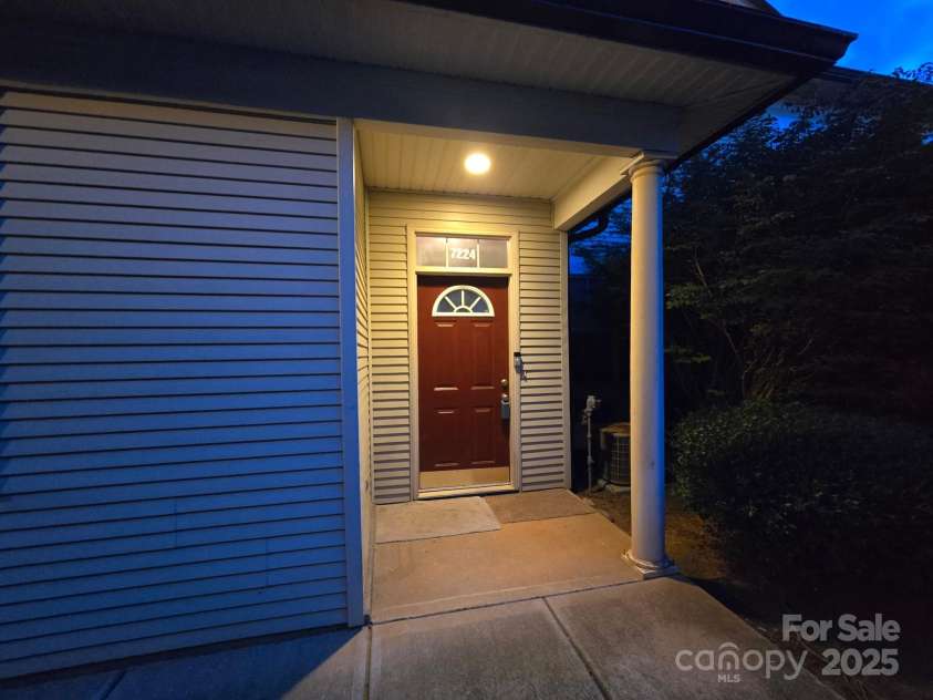 7224 Michaels Landing Drive, Charlotte, NC 28262.  MLS# CAR4283823, YatesRealty ID 31120. Entry Door