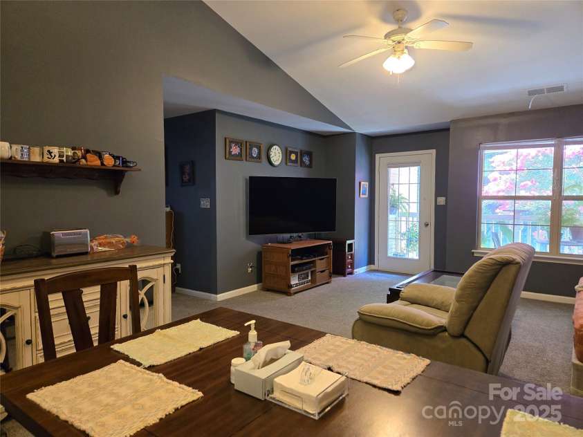 7224 Michaels Landing Drive, Charlotte, NC 28262.  MLS# CAR4283823, YatesRealty ID 31120. Family Room