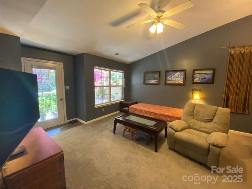 7224 Michaels Landing Drive, Charlotte, NC 28262.  MLS# CAR4283823, YatesRealty ID 31120. Family Room