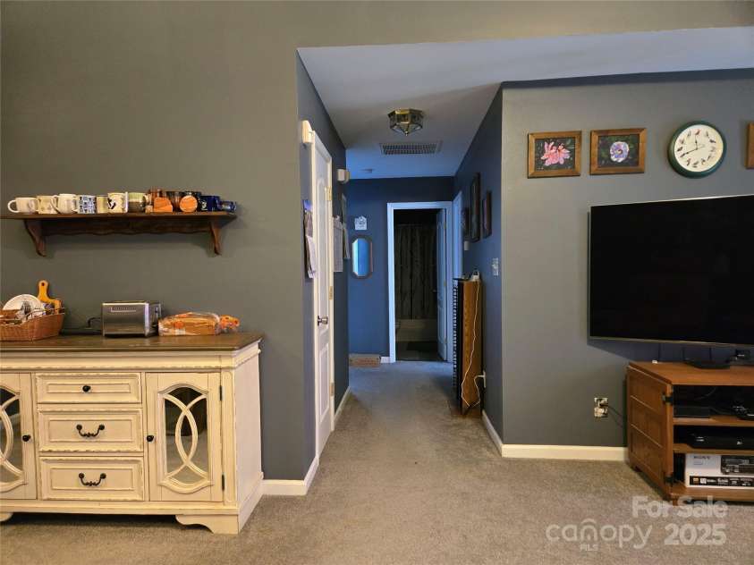 7224 Michaels Landing Drive, Charlotte, NC 28262.  MLS# CAR4283823, YatesRealty ID 31120. Hallway