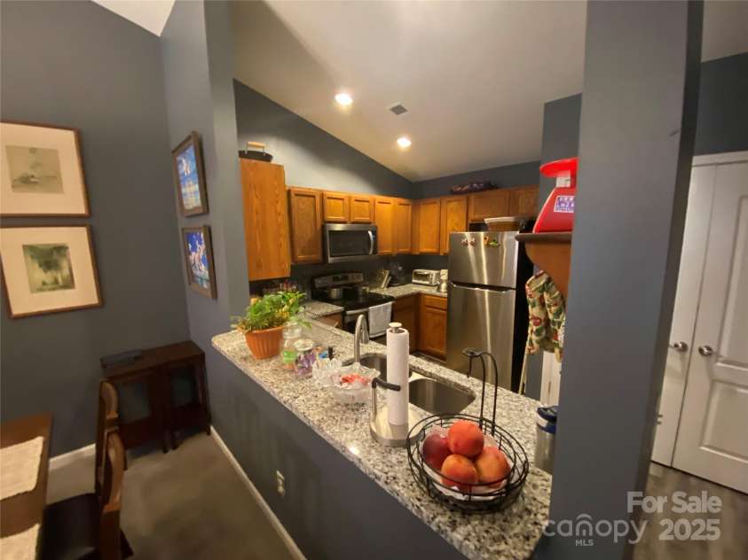 7224 Michaels Landing Drive, Charlotte, NC 28262.  MLS# CAR4283823, YatesRealty ID 31120. Kitchen