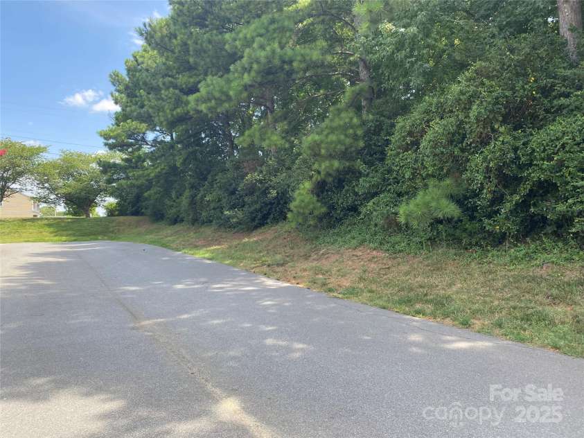 7224 Michaels Landing Drive, Charlotte, NC 28262.  MLS# CAR4283823, YatesRealty ID 31120. Private area across from property