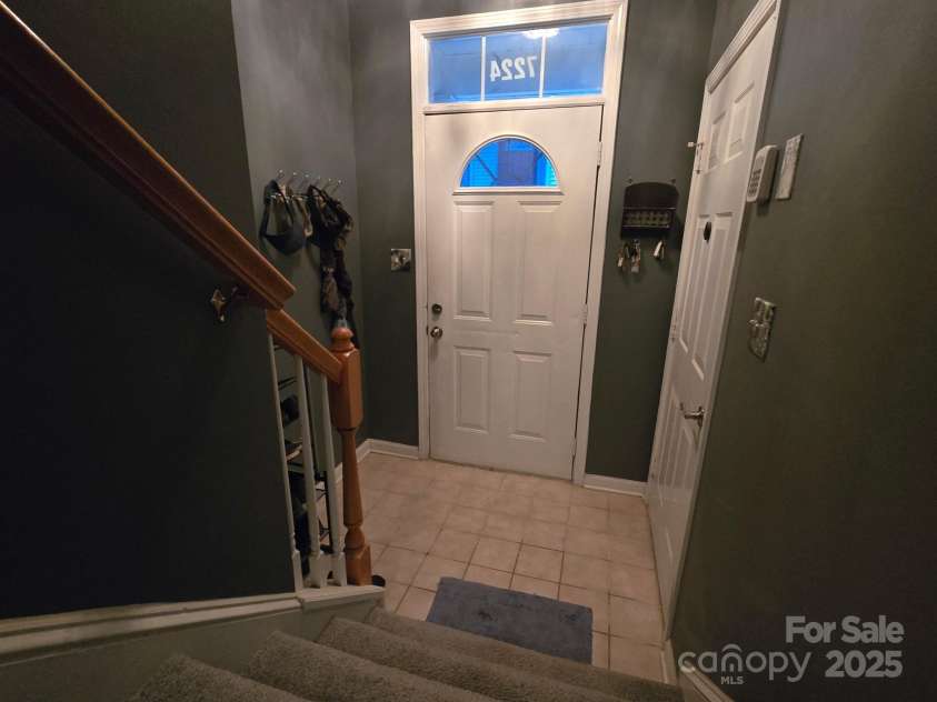 7224 Michaels Landing Drive, Charlotte, NC 28262.  MLS# CAR4283823, YatesRealty ID 31120. Side Entrance