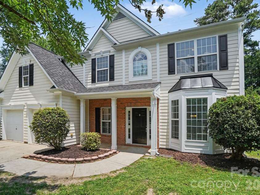 11310 Glenstone Court, Charlotte, NC 28269.  MLS# CAR4389158, YatesRealty ID 31121. 