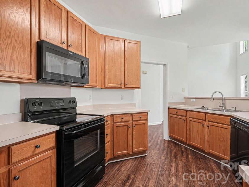 11310 Glenstone Court, Charlotte, NC 28269.  MLS# CAR4389158, YatesRealty ID 31121. 
