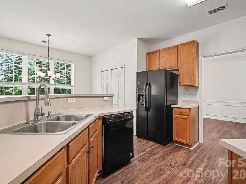 11310 Glenstone Court, Charlotte, NC 28269.  MLS# CAR4389158, YatesRealty ID 31121. 