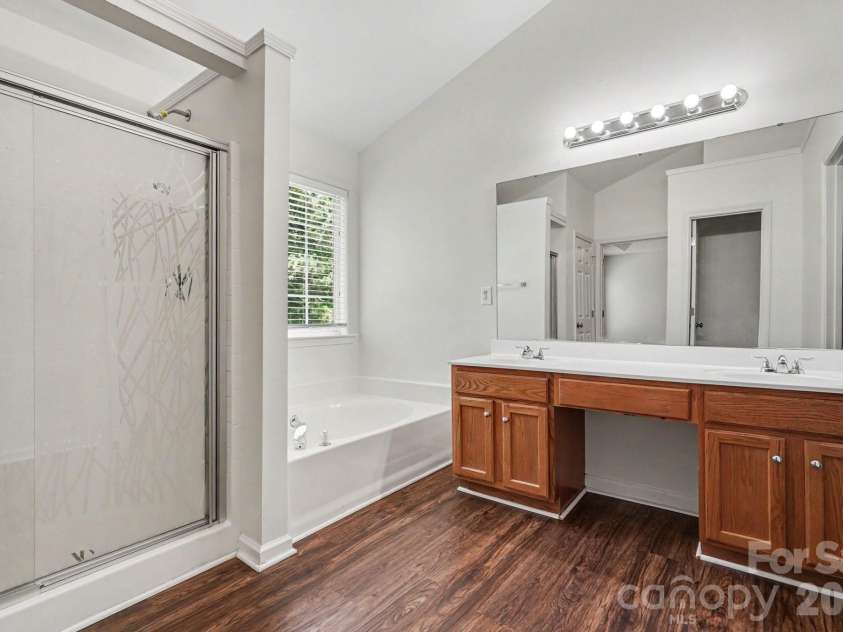 11310 Glenstone Court, Charlotte, NC 28269.  MLS# CAR4389158, YatesRealty ID 31121. 