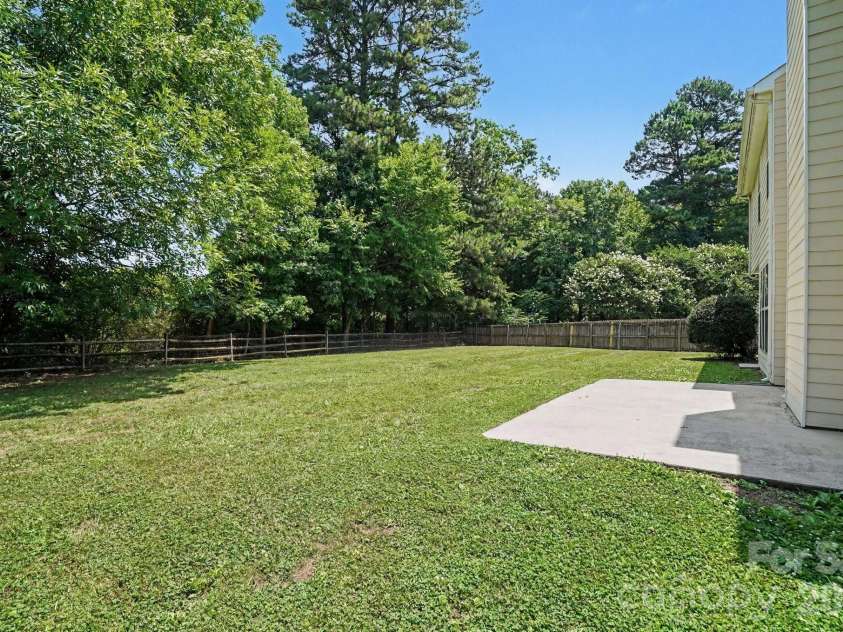 11310 Glenstone Court, Charlotte, NC 28269.  MLS# CAR4389158, YatesRealty ID 31121. 