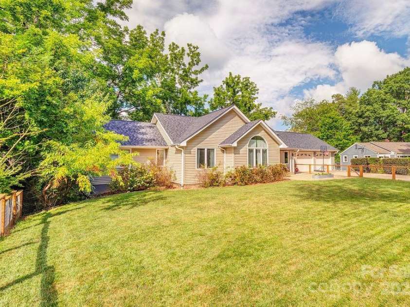 44 Samayoa Place, Asheville, NC 28806.  MLS# CAR4265145, YatesRealty ID 31121. 