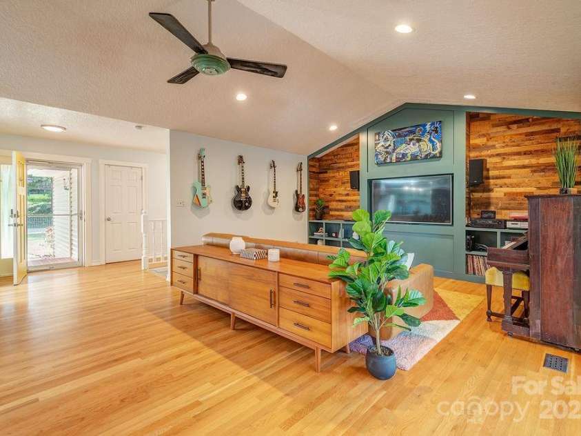 44 Samayoa Place, Asheville, NC 28806.  MLS# CAR4265145, YatesRealty ID 31121. 