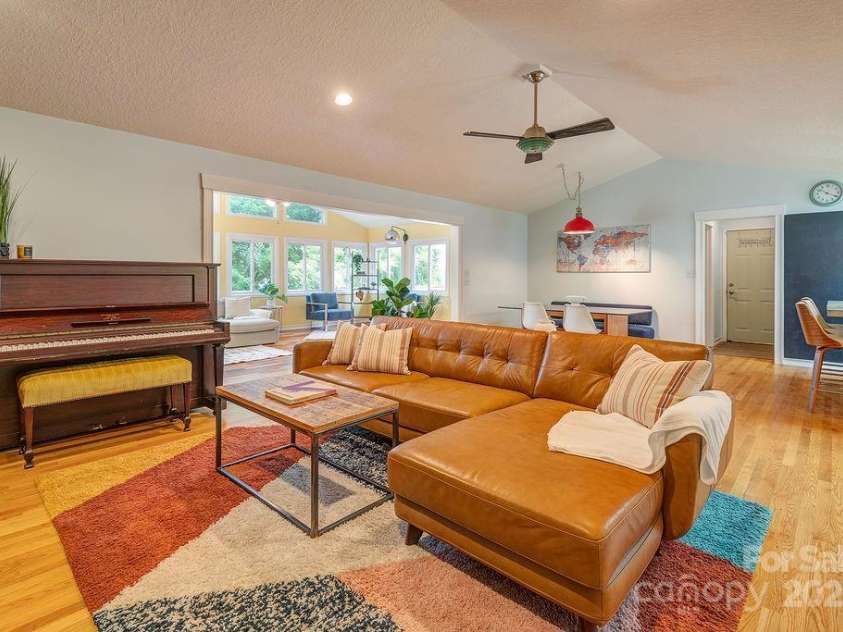 44 Samayoa Place, Asheville, NC 28806.  MLS# CAR4265145, YatesRealty ID 31121. 