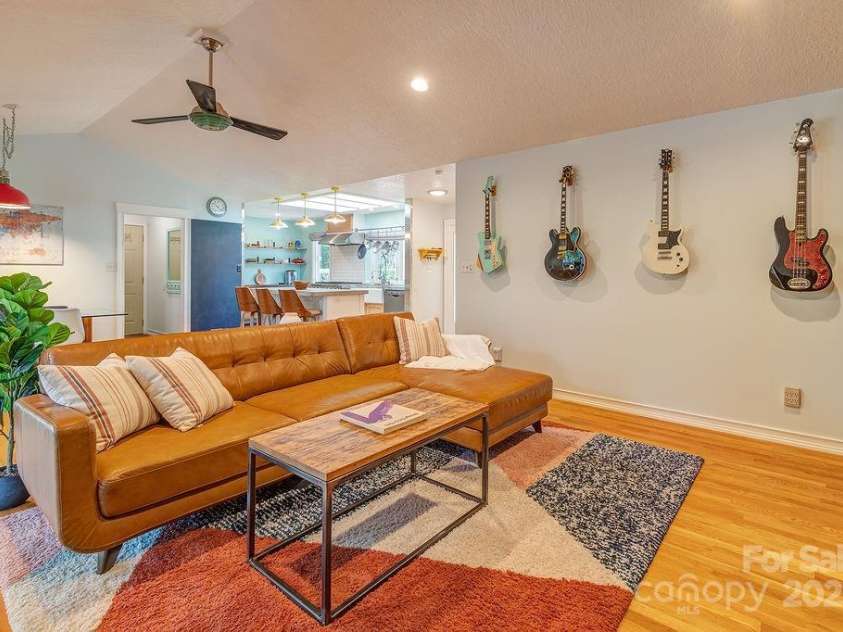 44 Samayoa Place, Asheville, NC 28806.  MLS# CAR4265145, YatesRealty ID 31121. 