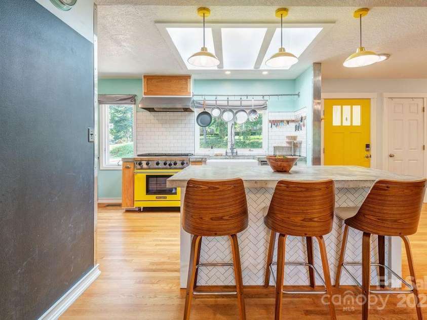 44 Samayoa Place, Asheville, NC 28806.  MLS# CAR4265145, YatesRealty ID 31121. 