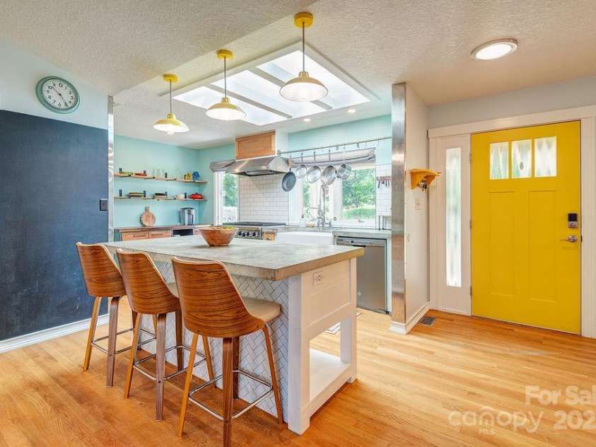 44 Samayoa Place, Asheville, NC 28806.  MLS# CAR4265145, YatesRealty ID 31121. 