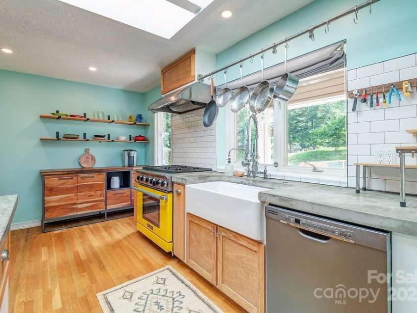 44 Samayoa Place, Asheville, NC 28806.  MLS# CAR4265145, YatesRealty ID 31121. 