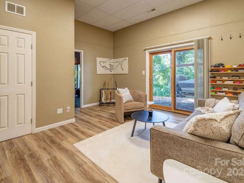 44 Samayoa Place, Asheville, NC 28806.  MLS# CAR4265145, YatesRealty ID 31121. 