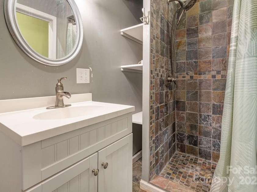 44 Samayoa Place, Asheville, NC 28806.  MLS# CAR4265145, YatesRealty ID 31121. 