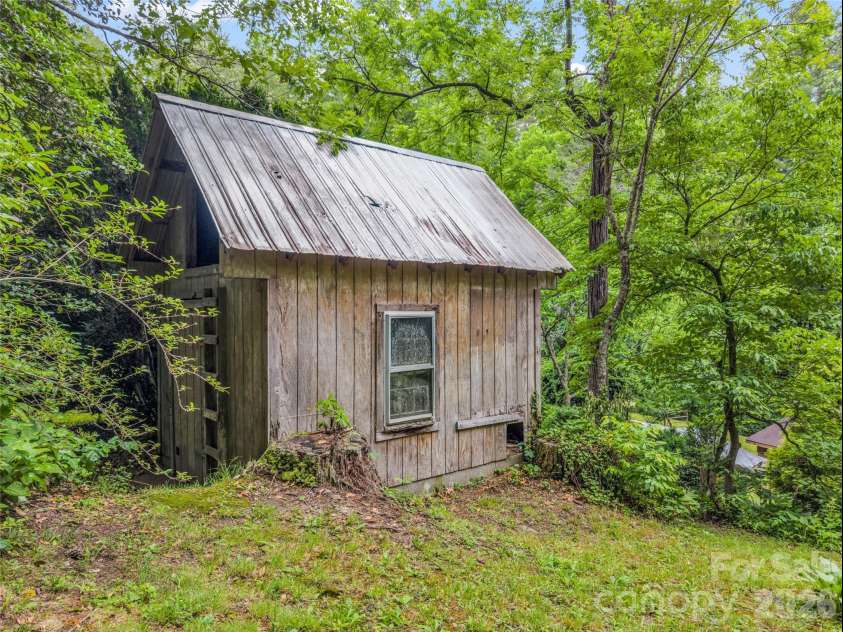 2212 Green River Road, Zirconia, NC 28790.  MLS# CAR4389873, YatesRealty ID 31122. 