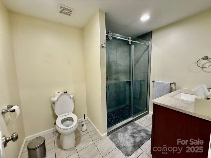 108 Scott Street, Morganton, NC 28655.  MLS# CAR4287294, YatesRealty ID 31123. 2nd Full Bathroom