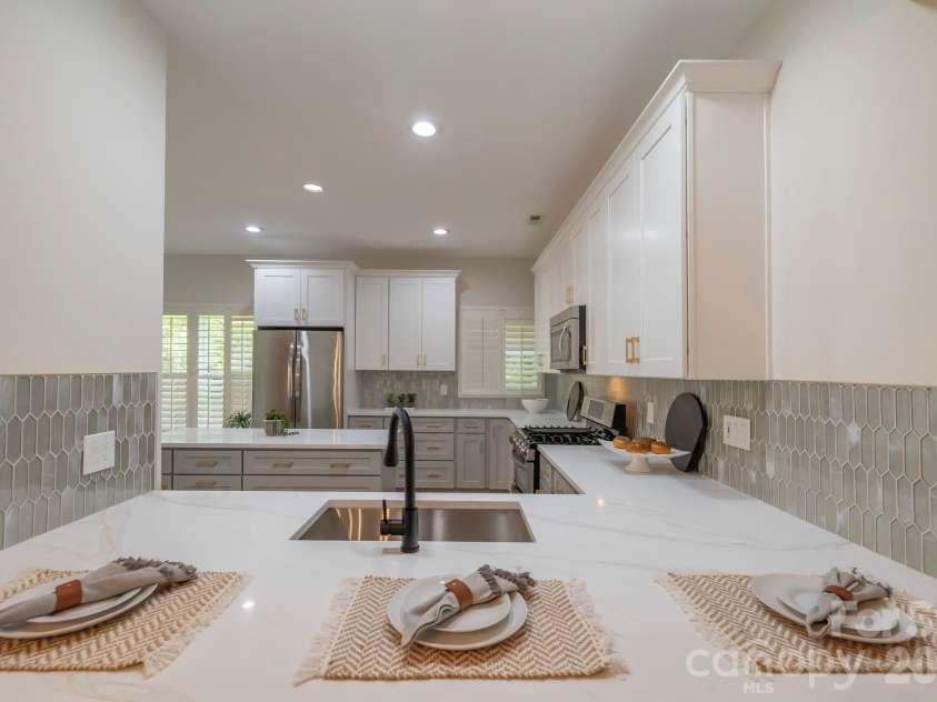 9323 Bonnie Briar Circle, Charlotte, NC 28277.  MLS# CAR4394337, YatesRealty ID 31123. 