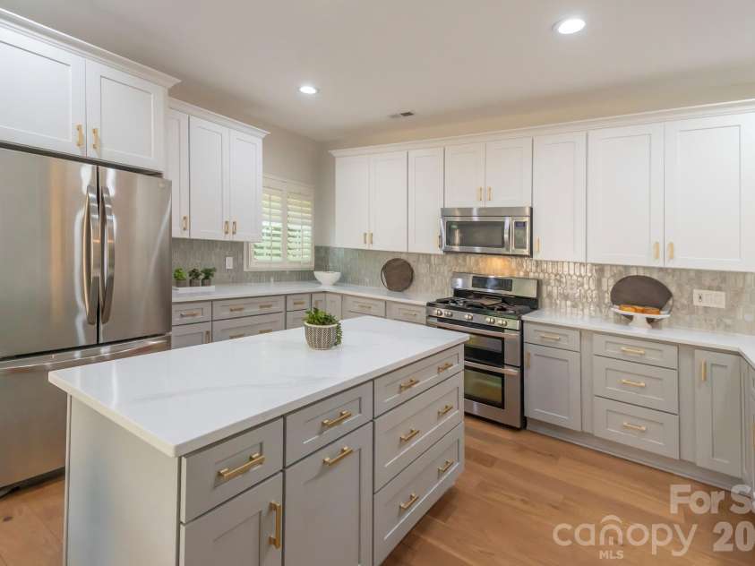 9323 Bonnie Briar Circle, Charlotte, NC 28277.  MLS# CAR4394337, YatesRealty ID 31123. 
