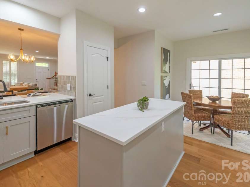 9323 Bonnie Briar Circle, Charlotte, NC 28277.  MLS# CAR4394337, YatesRealty ID 31123. 
