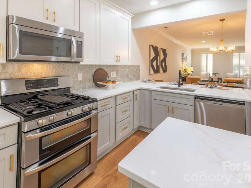 9323 Bonnie Briar Circle, Charlotte, NC 28277.  MLS# CAR4394337, YatesRealty ID 31123. 