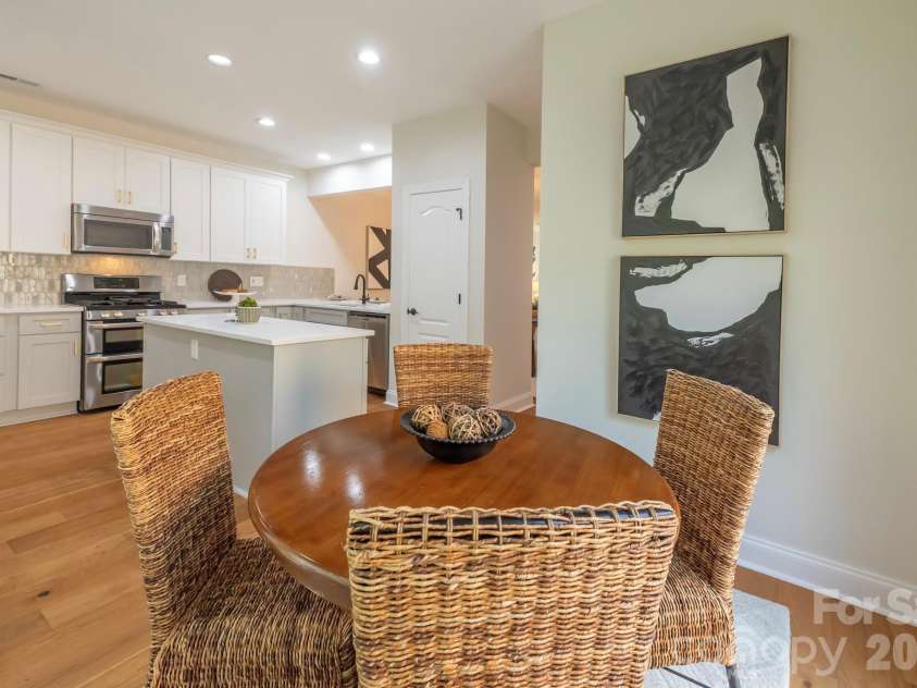 9323 Bonnie Briar Circle, Charlotte, NC 28277.  MLS# CAR4394337, YatesRealty ID 31123. 