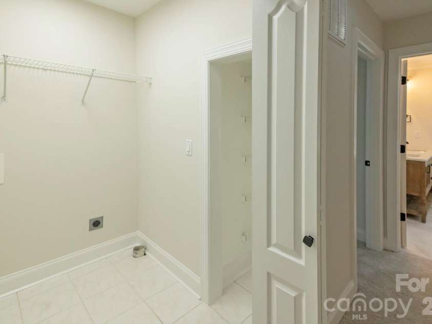 9323 Bonnie Briar Circle, Charlotte, NC 28277.  MLS# CAR4394337, YatesRealty ID 31123. 