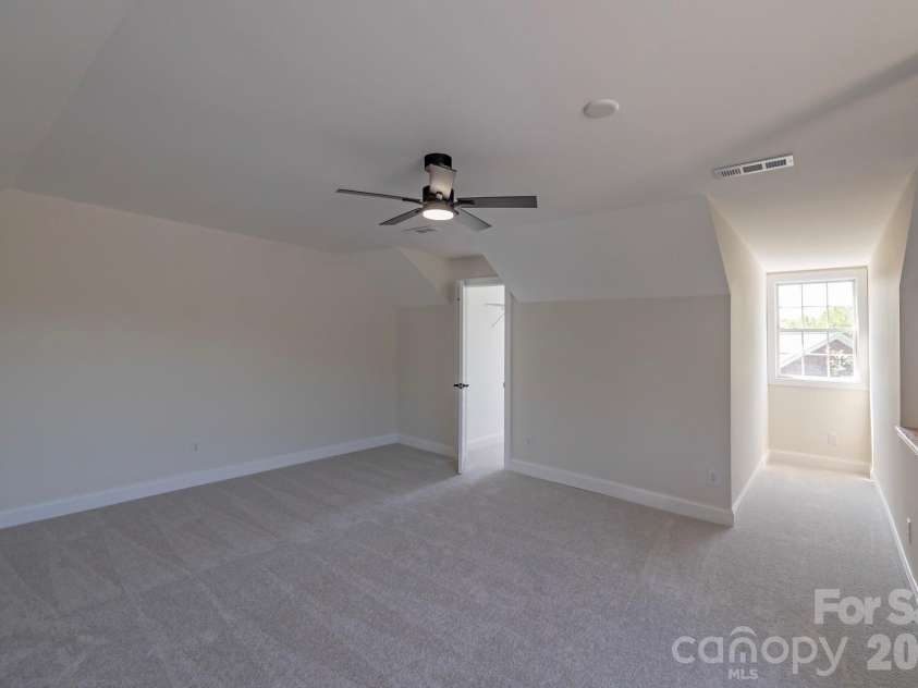9323 Bonnie Briar Circle, Charlotte, NC 28277.  MLS# CAR4394337, YatesRealty ID 31123. 