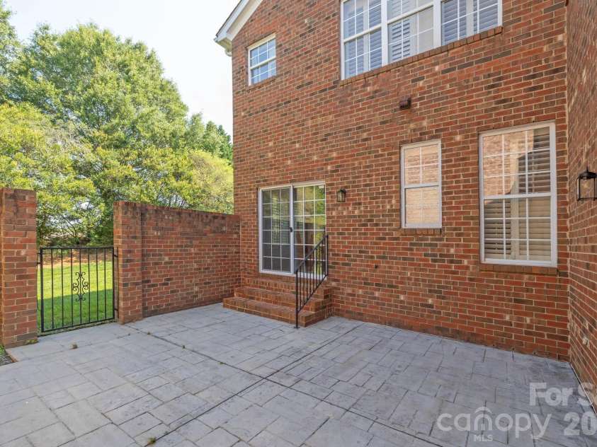 9323 Bonnie Briar Circle, Charlotte, NC 28277.  MLS# CAR4394337, YatesRealty ID 31123. 