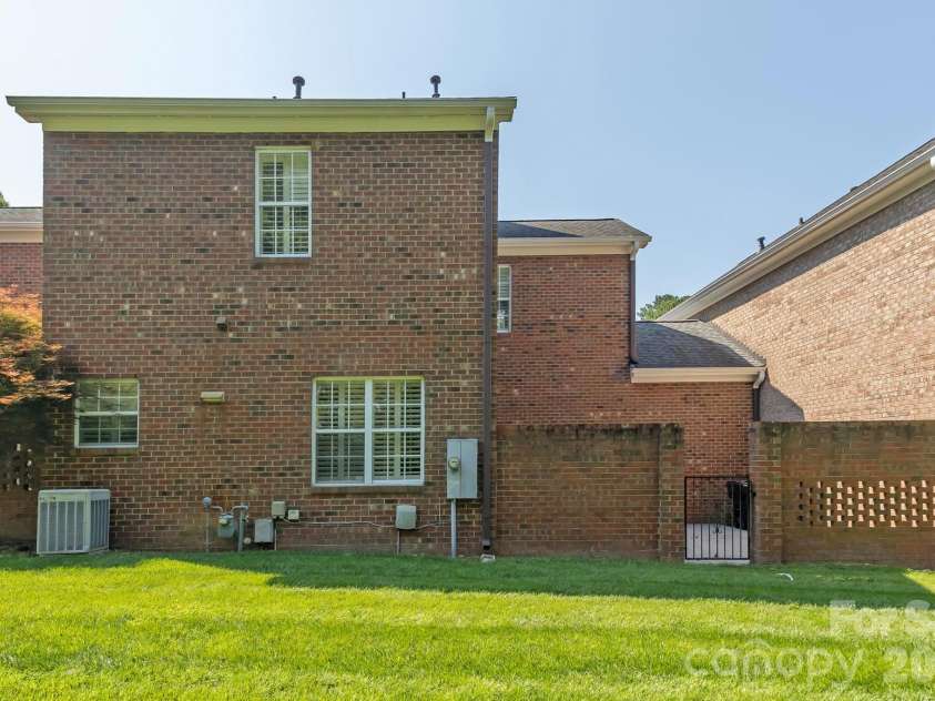 9323 Bonnie Briar Circle, Charlotte, NC 28277.  MLS# CAR4394337, YatesRealty ID 31123. 