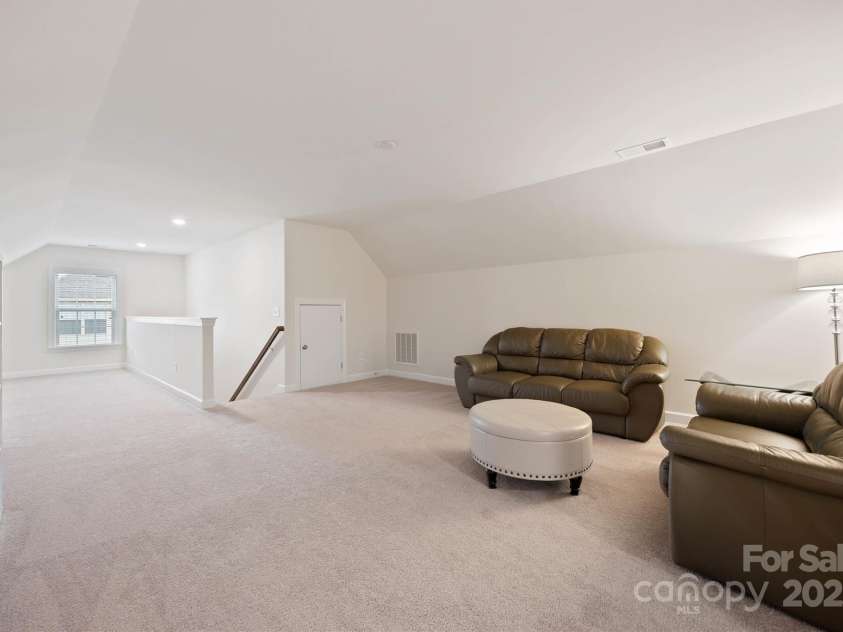 16928 Alydar Commons Lane, Charlotte, NC 28278.  MLS# CAR4289485, YatesRealty ID 31124. 3rd floor bonus room