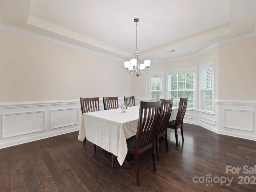 16928 Alydar Commons Lane, Charlotte, NC 28278.  MLS# CAR4289485, YatesRealty ID 31124. Formal Dining Room with tray ceiling and bay windows