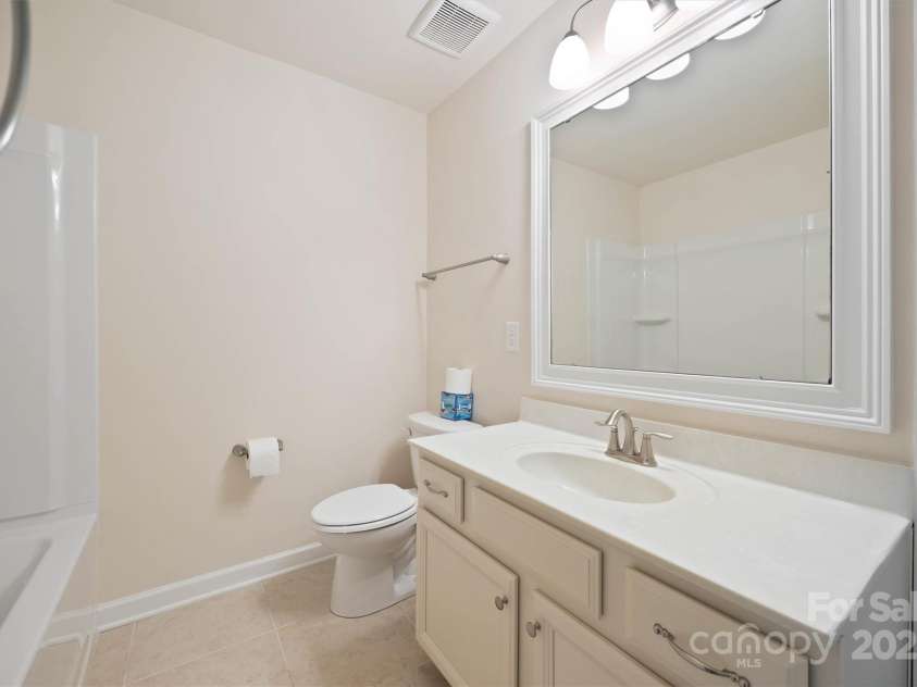 16928 Alydar Commons Lane, Charlotte, NC 28278.  MLS# CAR4289485, YatesRealty ID 31124. Jack-n-jill bath upstairs