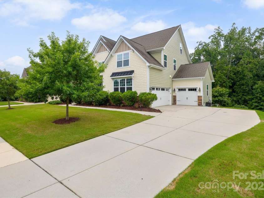 16928 Alydar Commons Lane, Charlotte, NC 28278.  MLS# CAR4289485, YatesRealty ID 31124. Large concrete driveway and 3-car garage
