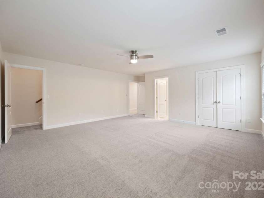 16928 Alydar Commons Lane, Charlotte, NC 28278.  MLS# CAR4289485, YatesRealty ID 31124. Oversized Bed/Bonus room upstairs