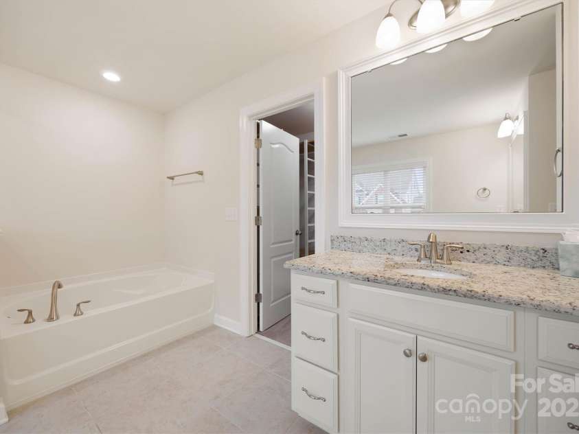 16928 Alydar Commons Lane, Charlotte, NC 28278.  MLS# CAR4289485, YatesRealty ID 31124. Primary bath with soaking tub and separate vanities