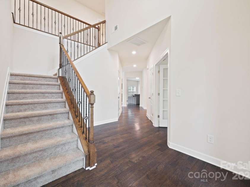 16928 Alydar Commons Lane, Charlotte, NC 28278.  MLS# CAR4289485, YatesRealty ID 31124. Two-story foyer