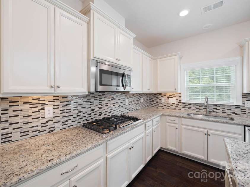 16928 Alydar Commons Lane, Charlotte, NC 28278.  MLS# CAR4289485, YatesRealty ID 31124. You will love all the cabinet and counter space in this gourmet kitchen!