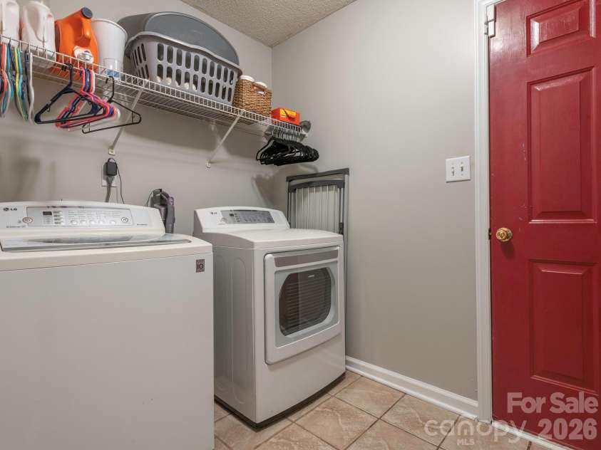3930 Huntmeadow Drive, Charlotte, NC 28269.  MLS# CAR4387063, YatesRealty ID 31125. 